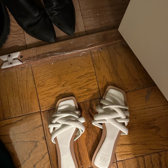 White woven sandals - ZARA size 38 - Picture 3 of 3